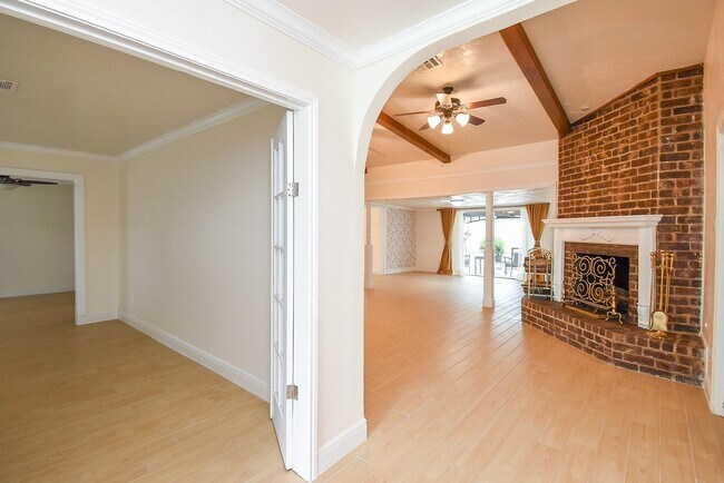 Foto del edificio - 14110 Ella Lee Ln