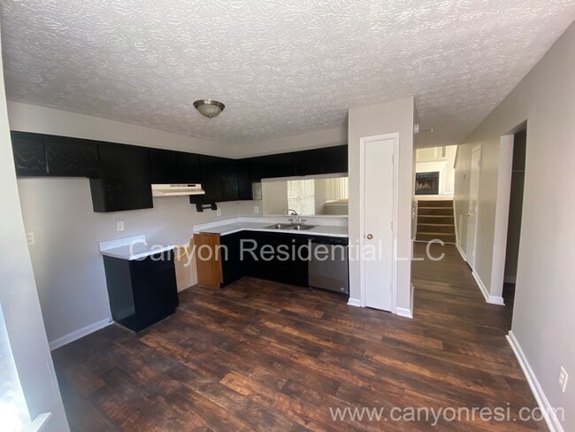 Building Photo - Recently Renovated!! Beautiful 3BR home.