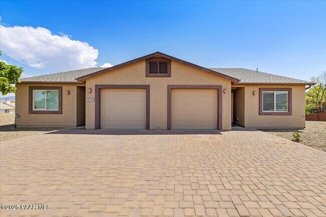 Foto del edificio - 4781 N Lone Cactus Dr