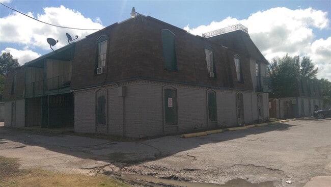 Building Photo - 6215 Tierwester St