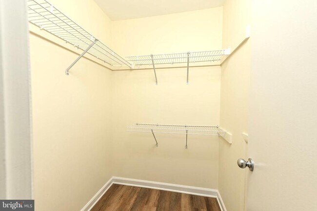 Foto del edificio - 1706 Ascot Way