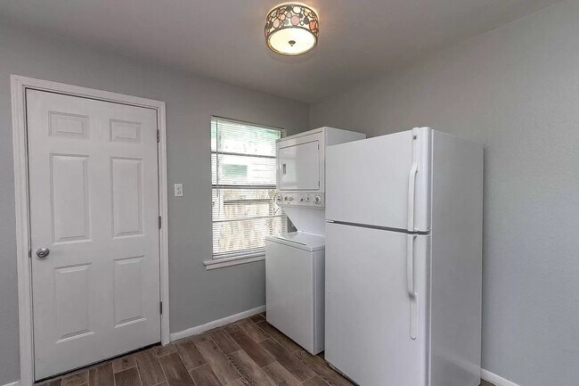 Building Photo - 222 Gurley Ln