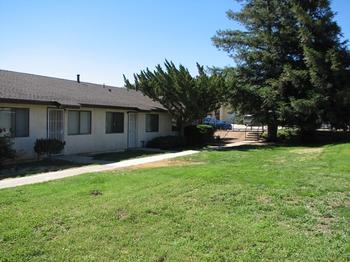 Foto principal - 21052 Santa Barbara Dr
