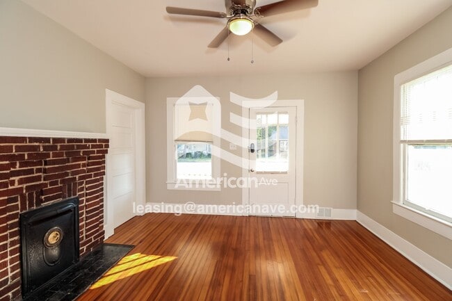 Building Photo - 3023 River Dr