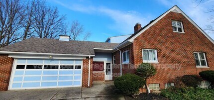 Building Photo - 21329 Lakeshore Blvd