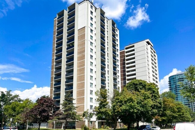 Photo du bâtiment - Broadview Towers