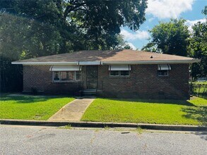 Building Photo - 611 Shepard St