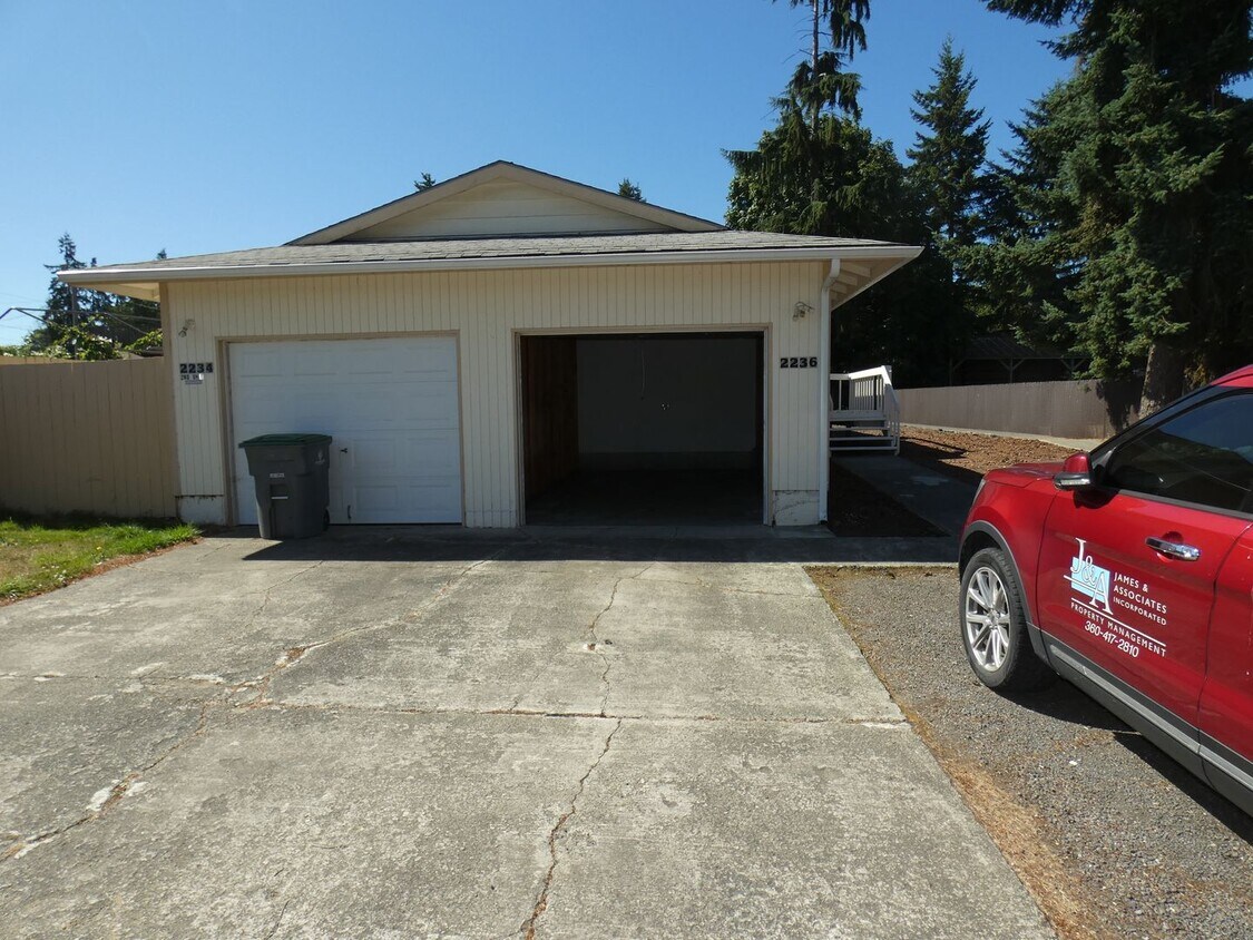 Foto principal - APPLICATION PENDING**Beautiful Duplex**