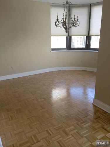 Foto del edificio - 100 Carlyle Dr