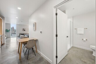 Building Photo - Brix