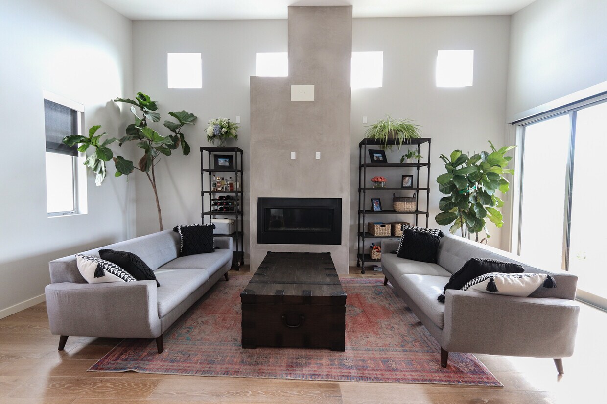 Primary Photo - 523 Broadway S