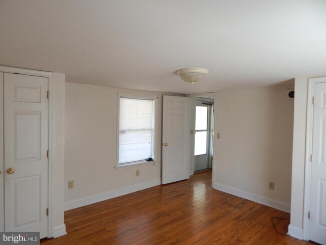 Foto del edificio - 507 W John St