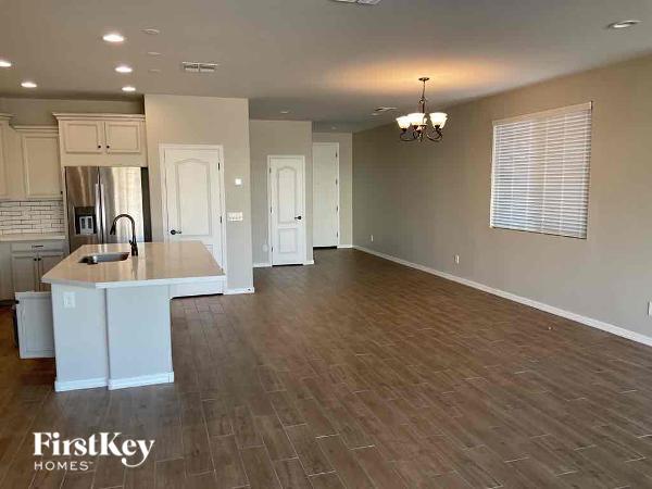 Foto del edificio - 19748 W Devonshire Ave