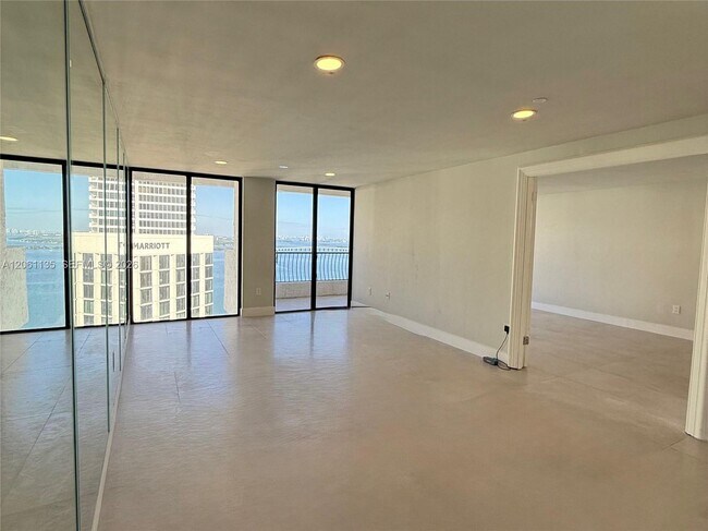 Foto del edificio - 555 NE 15th St