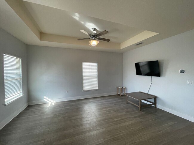 Foto del edificio - Downtown Living with a $200 off Move in Cr...