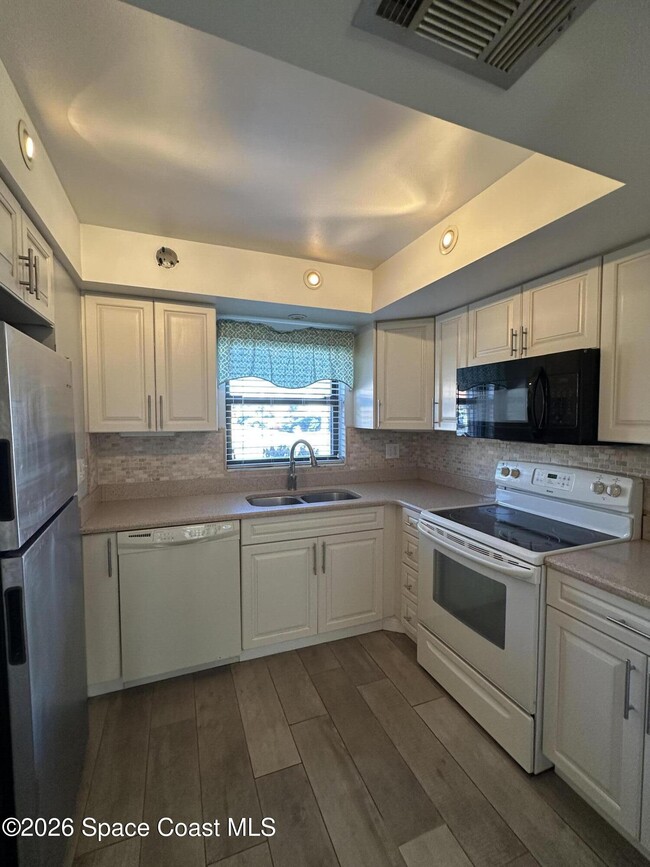 Building Photo - 2709 Golf Lake Cir