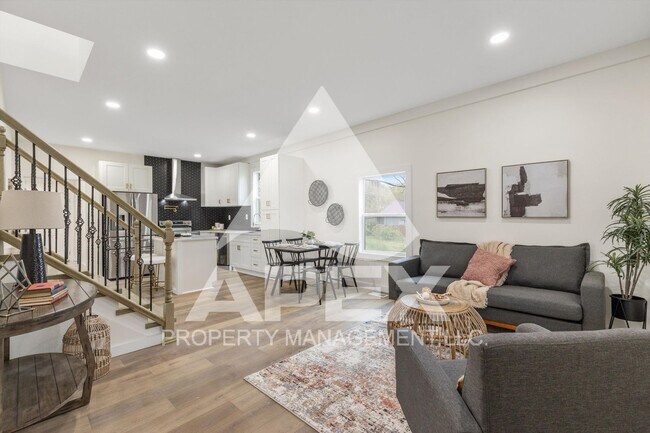Foto del edificio - Stunning 4 Bd -3 Ba Single Family Home in ...