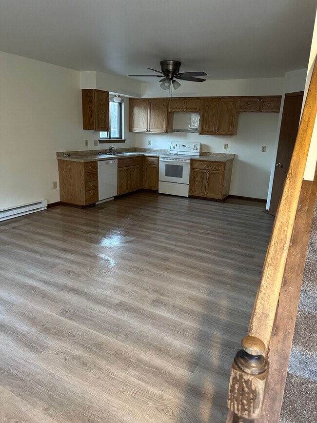 Building Photo - 240-250 N University Dr