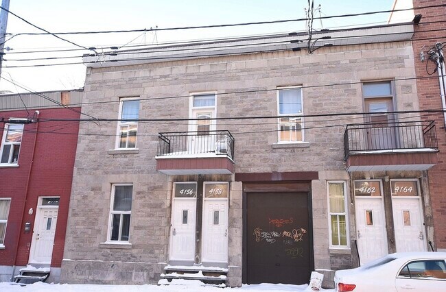 Look of the outside - 4158 St Saint-Dominique