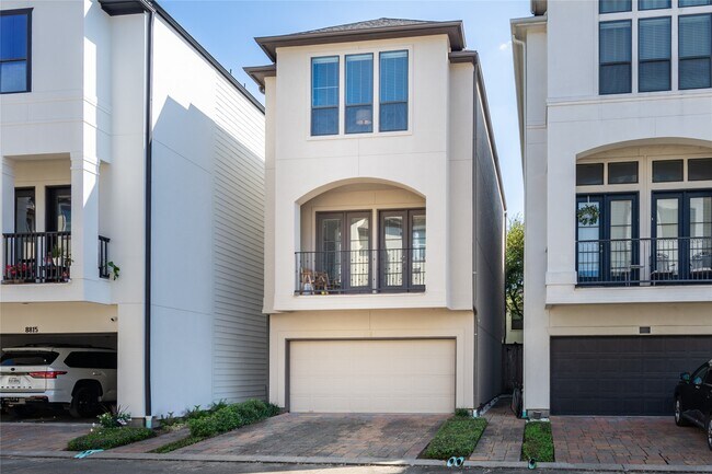 Building Photo - 8817 Lakeshore Bend Dr