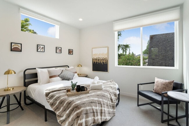 Building Photo - 4424 Burke Ave N