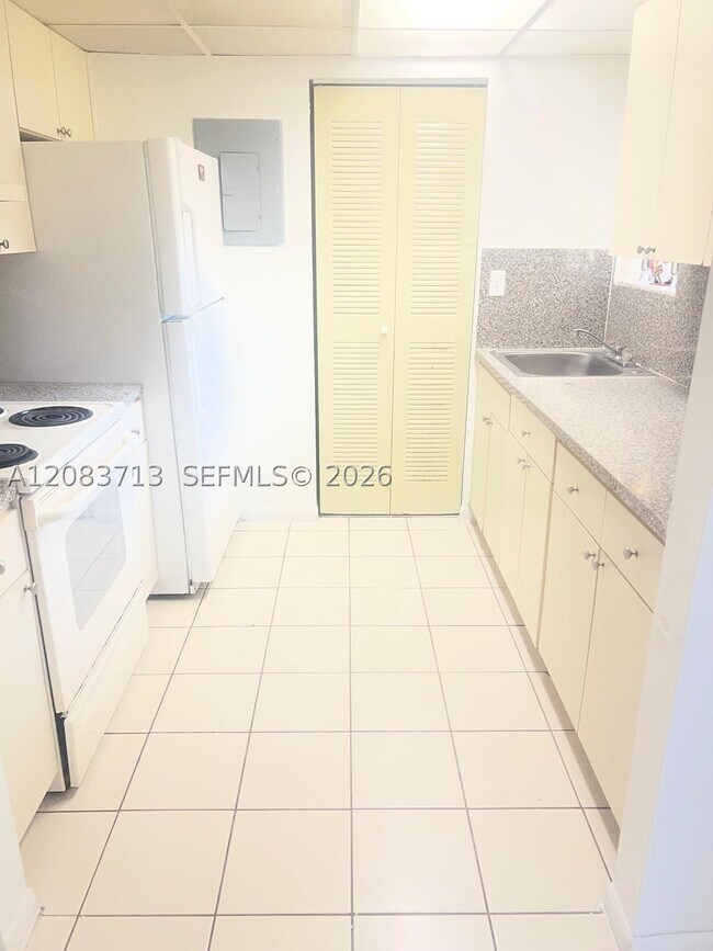 Foto del edificio - 560 NW 114th Ave