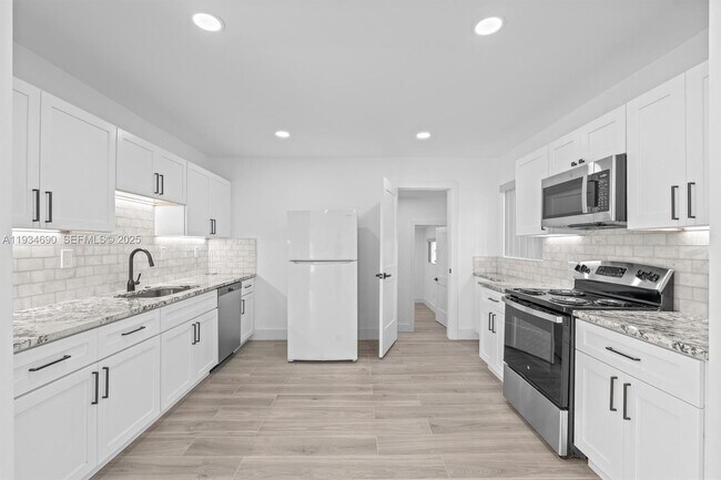 Building Photo - 326 191st St