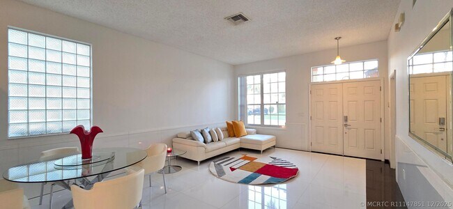 Foto del edificio - 661 Lake Wellington Dr