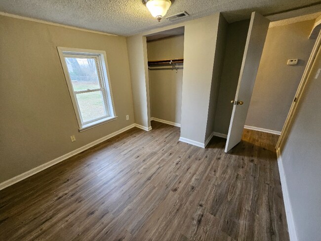 Building Photo - 1501 NE 38th St