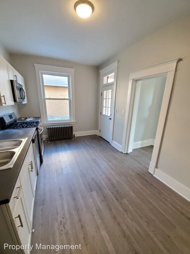 Building Photo - 447 Edgemont St