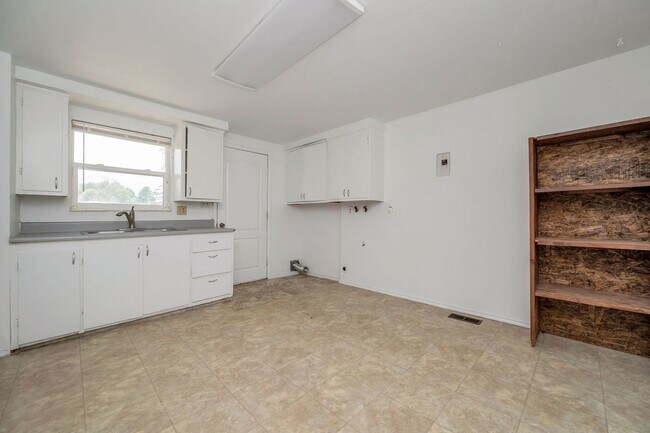 Foto del edificio - 8228 S 1750 W
