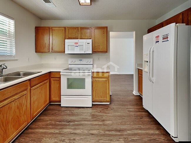 Building Photo - 505 Kingsman Ln