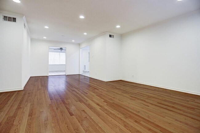 Foto del edificio - 4671 Merwin St