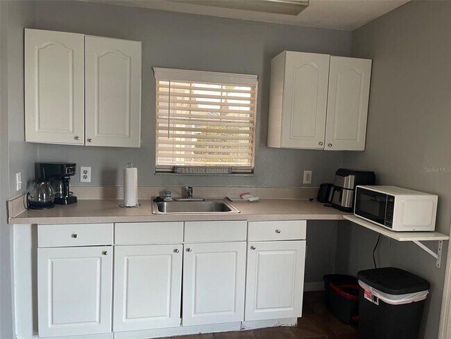 Building Photo - 659 Caribbean Dr