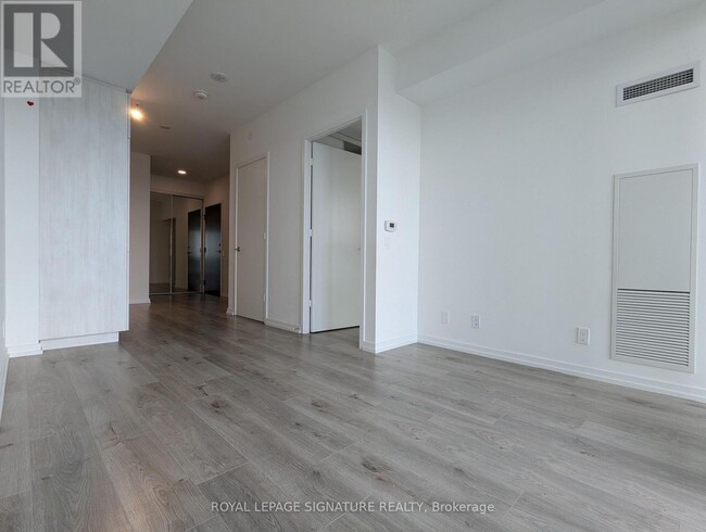 Photo du bâtiment - 7890-7890 Jane St