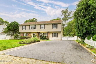 Building Photo - 24 Peach Tree Rd