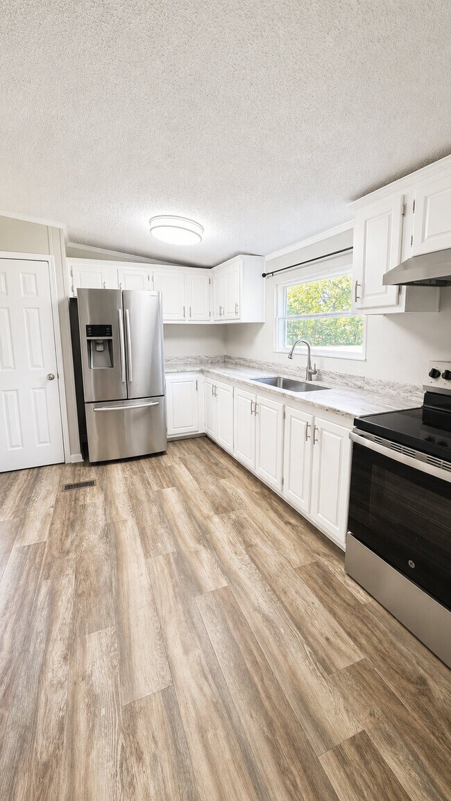 Building Photo - 120 Church Rd