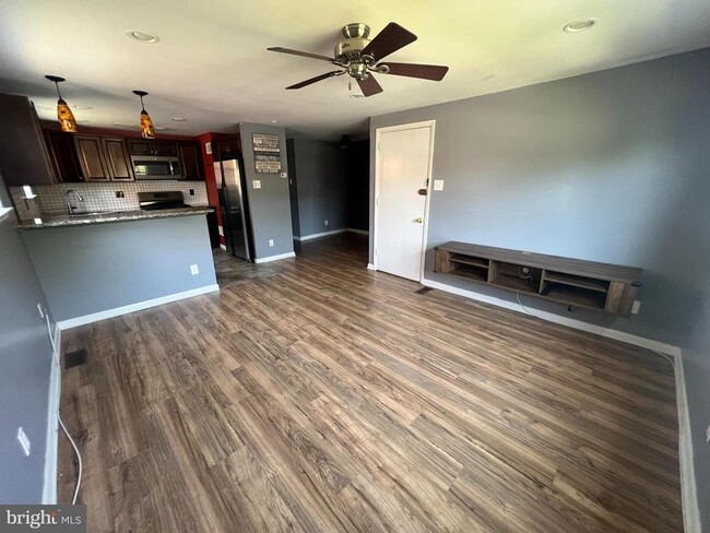 Building Photo - 9439 Lansford St