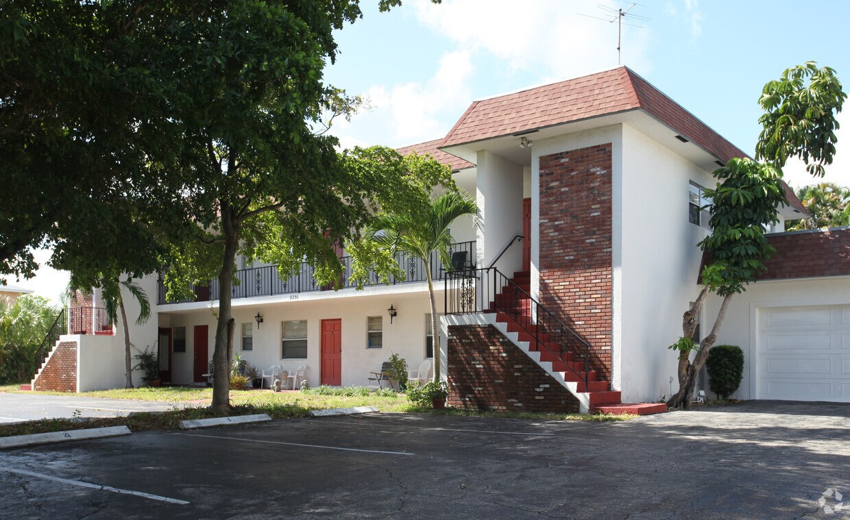 Primary Photo - 2250 Florida Blvd