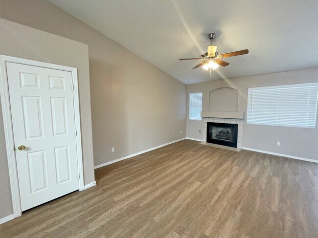 Building Photo - 104 Cloudcrest Dr