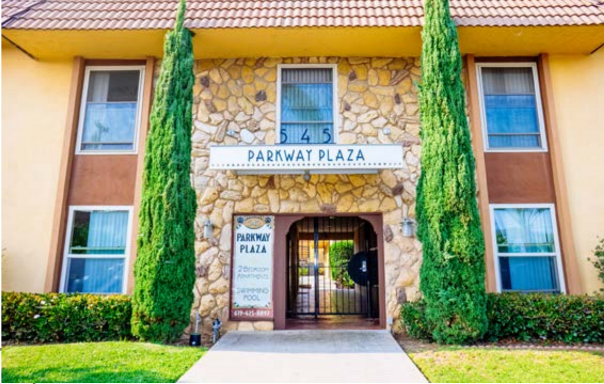 Foto principal - Parkway Plaza Apartments