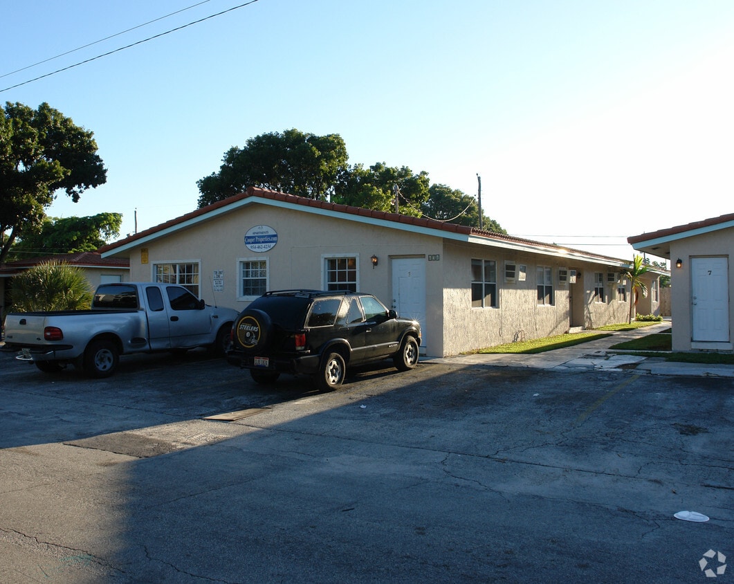 Primary Photo - 634 NE 4th Ave