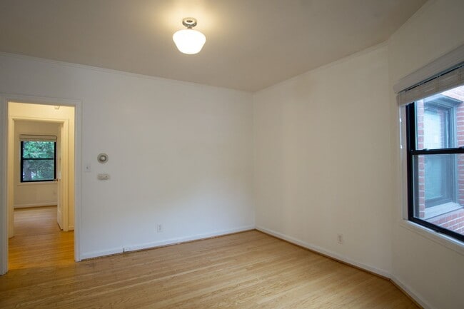 Building Photo - Rare Availability: Fabulous NW 2-Bedroom w...