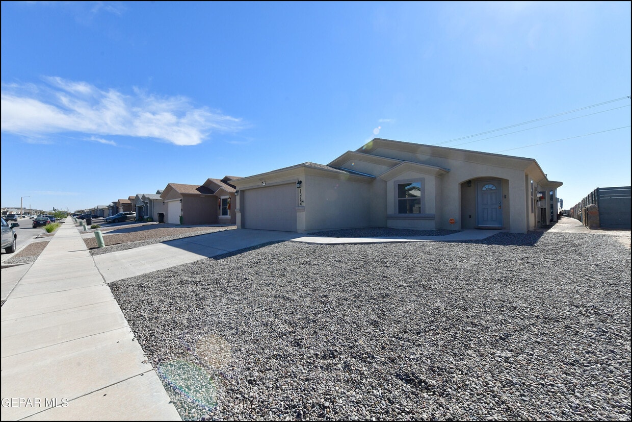 Primary Photo - 13744 Flora Vista Ave