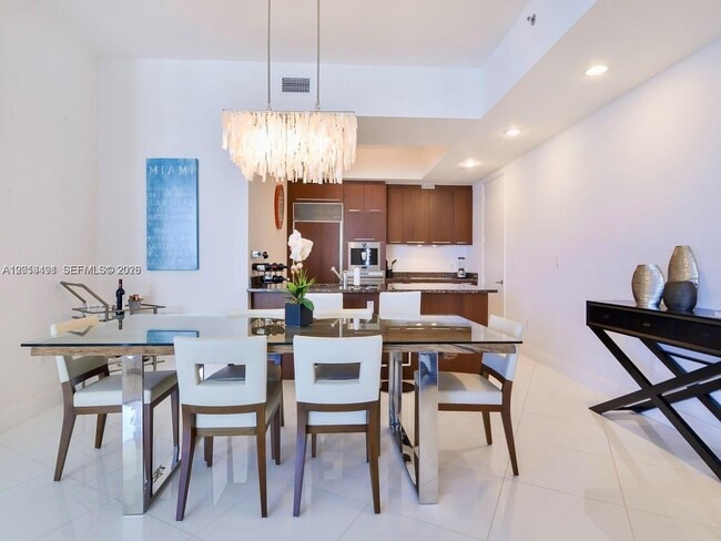 Foto del edificio - 15811 Collins Ave