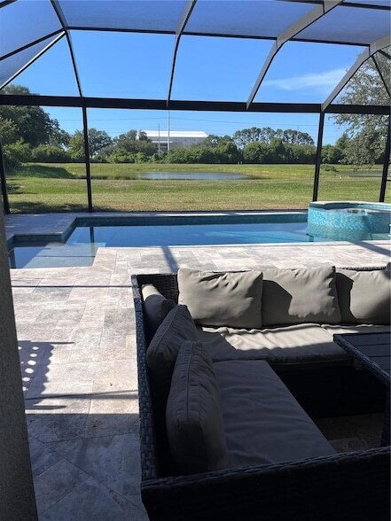Foto del edificio - 8029 Clementine Ln