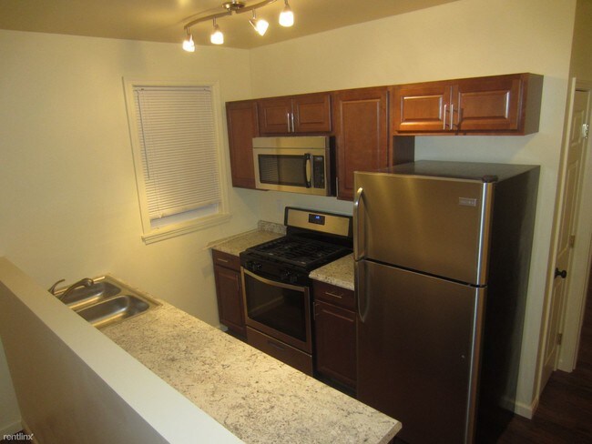 Building Photo - 2 br, 1 bath Apartment - 4021 Haldane St