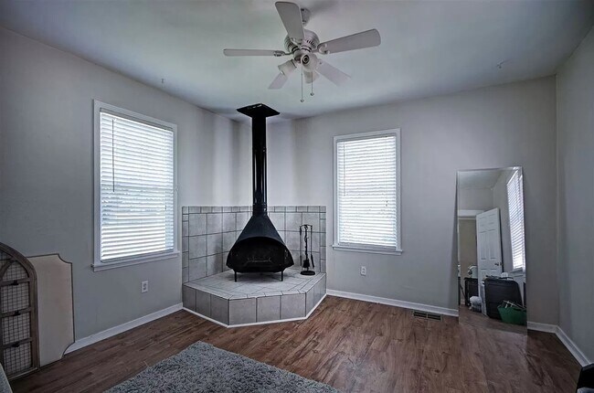 Foto del edificio - 1846 St Ann St