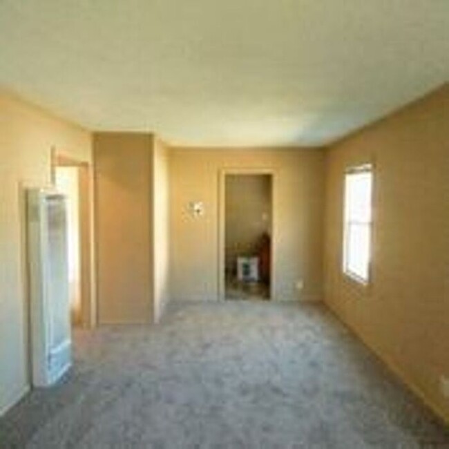 Building Photo - Cute 2 Bedroom Duplex in Kansas City!