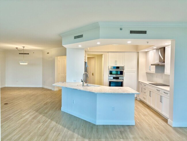 Building Photo - 1060 Borghese Ln